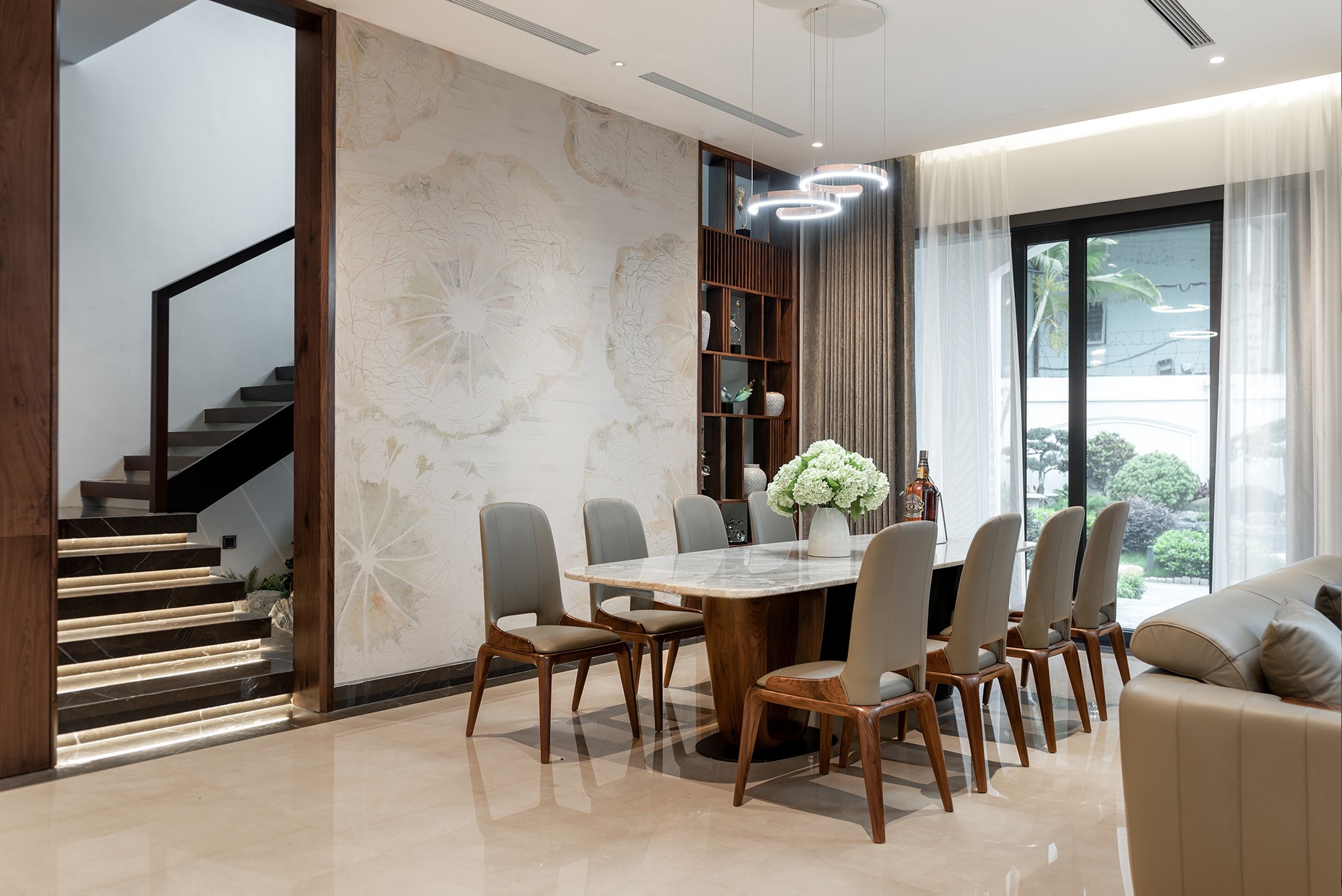 Bộ bàn ăn mặt đá marble trắng vân xám khung gỗ óc chó