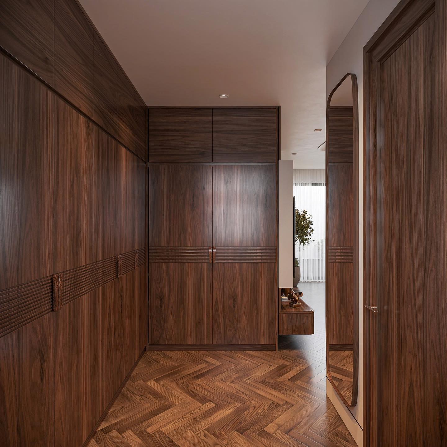 Mẫu tủ quần áo chữ L đẹp veneer óc chó cao kịch trần